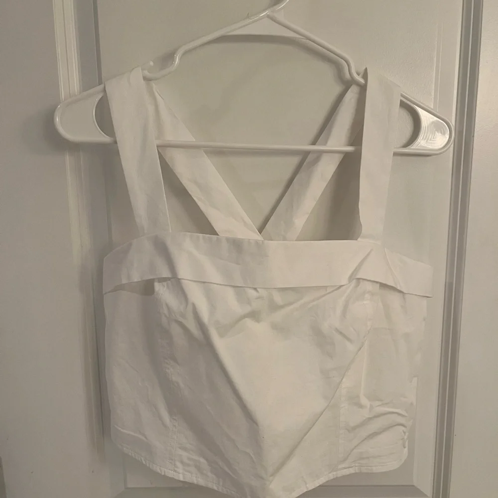 Banana Republic Cross Back Crop New With Tags size Medium - Picture 2 of 5